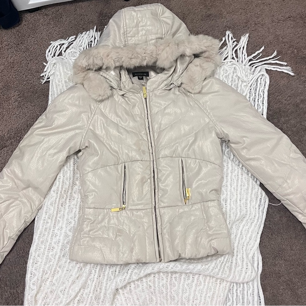 Bebe White Puffy Zip-Up Jacket With White Fur Hood And Hand Pockets Size XS